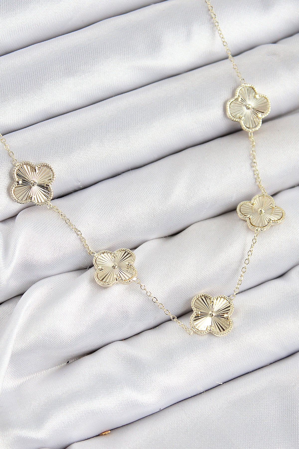 ZEVRA VIP Yonca Kolye – Gold