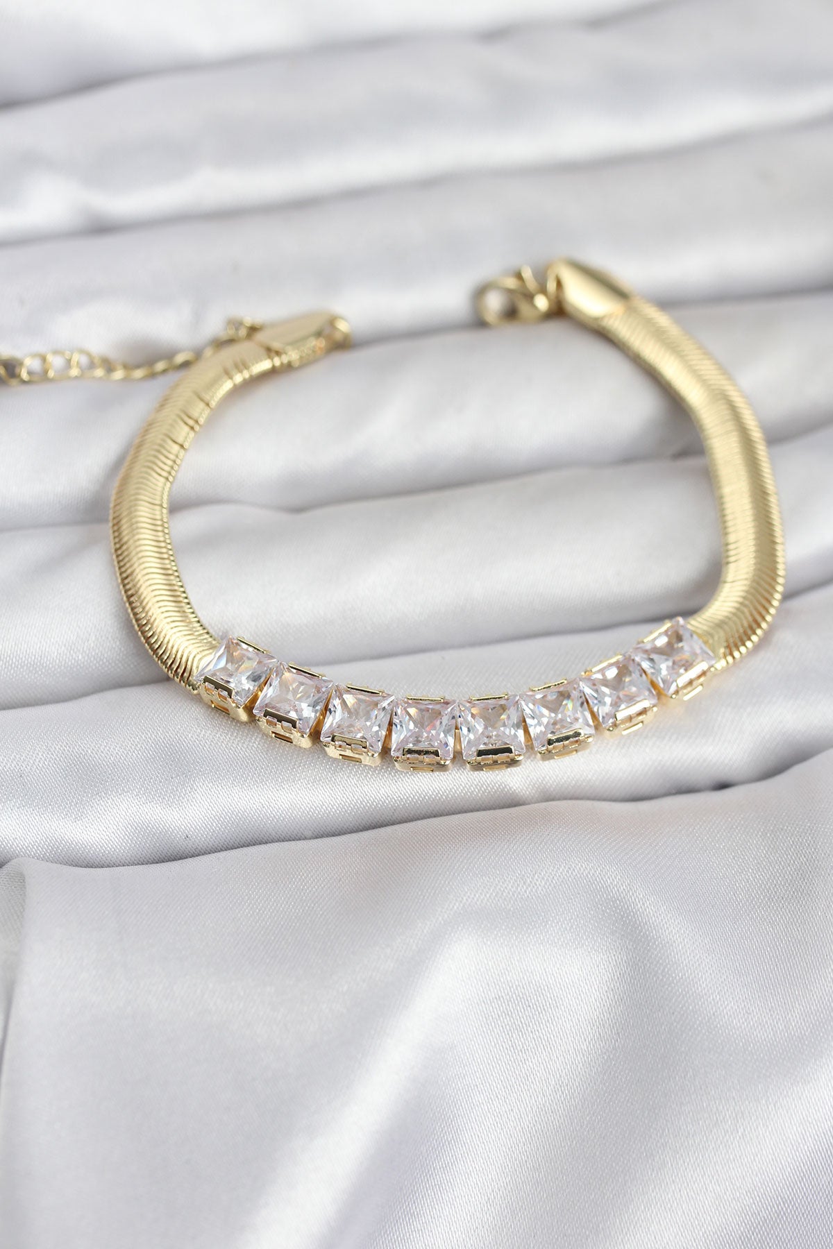 ZEVRA Kare Zirkon Yılan Zincir Bileklik – Gold