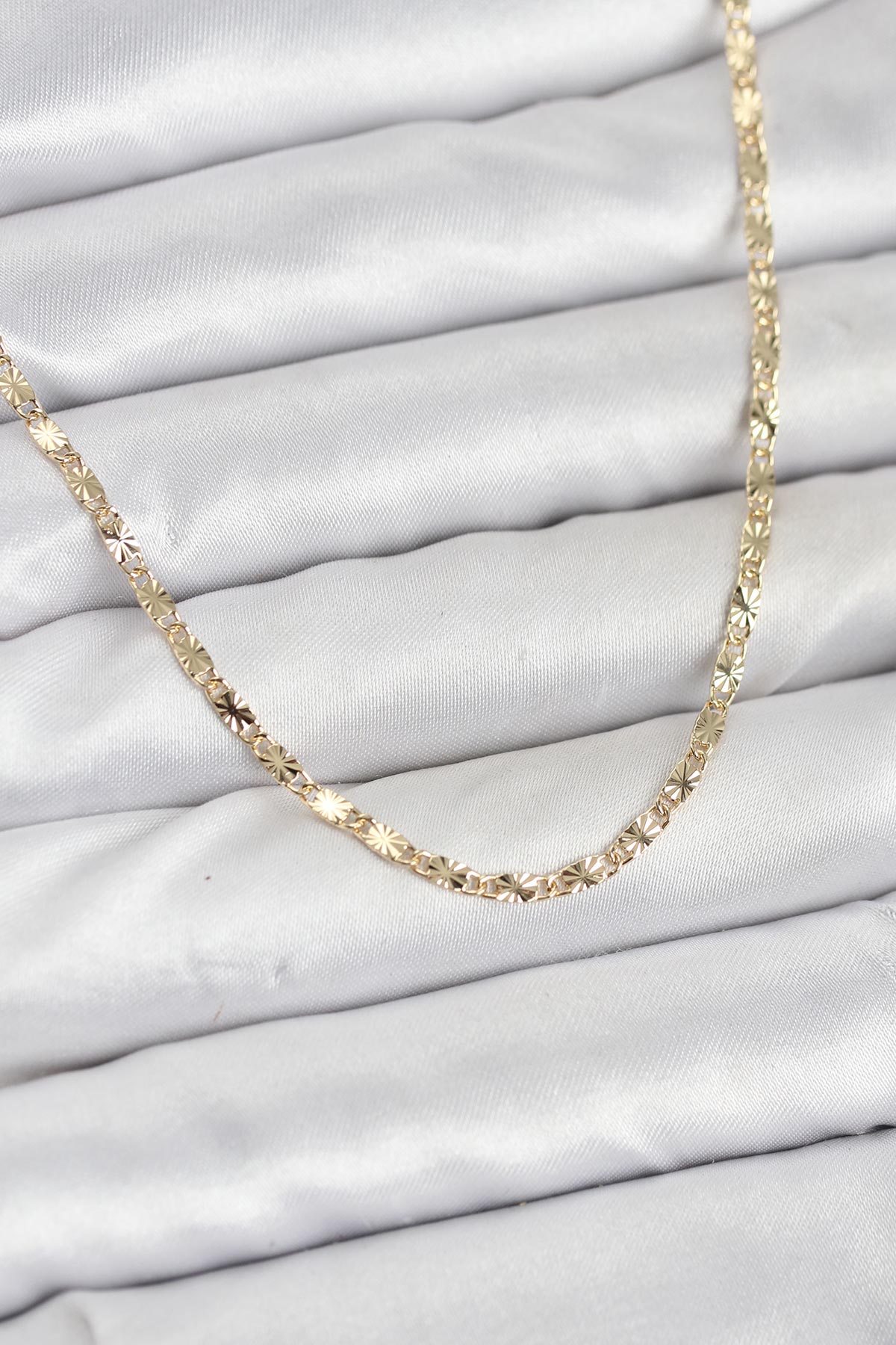 14K Gold Renk Lazerli Zincir Model Kadın Kolye