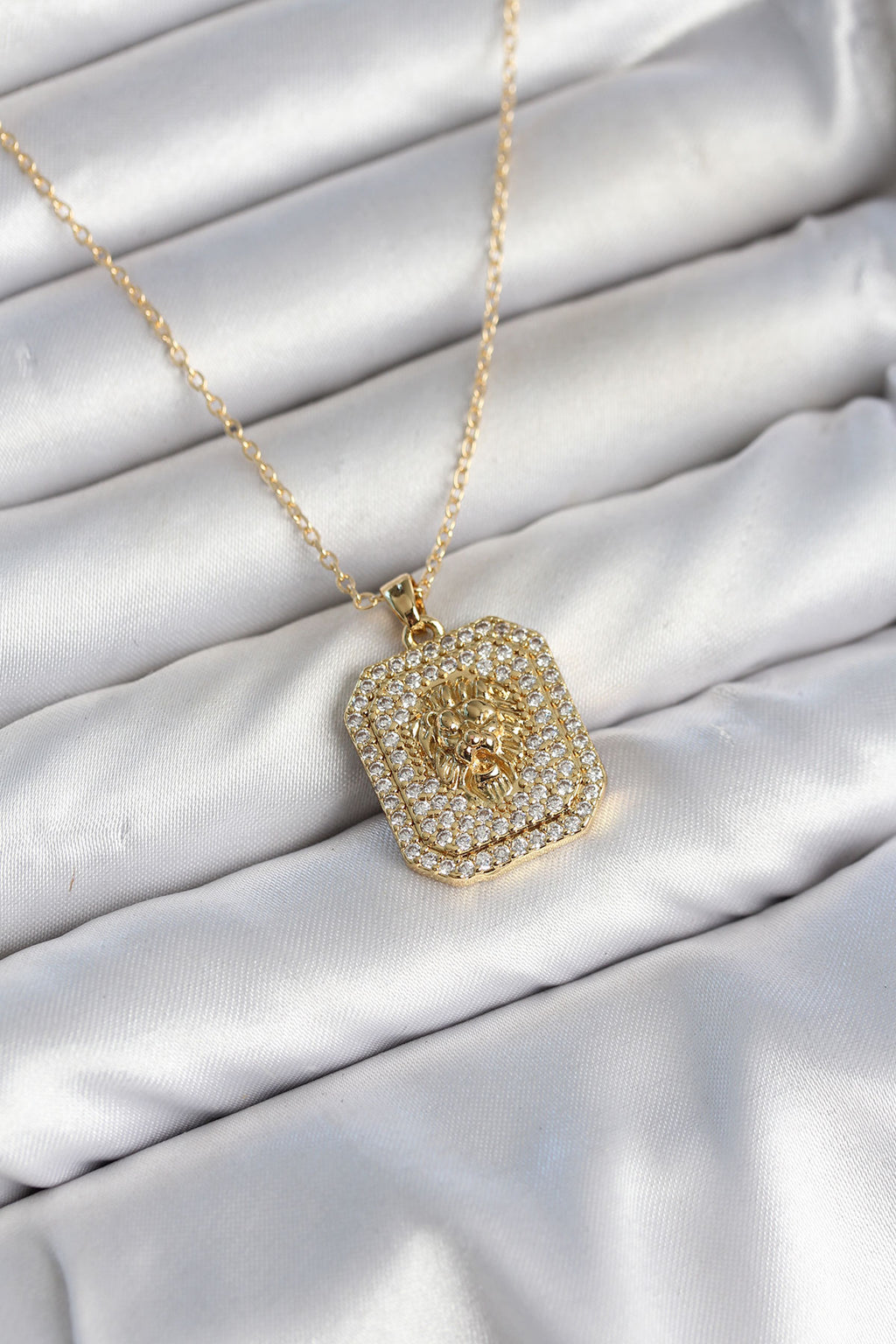 ZEVRA Aslan Madalyon Kolye – Gold