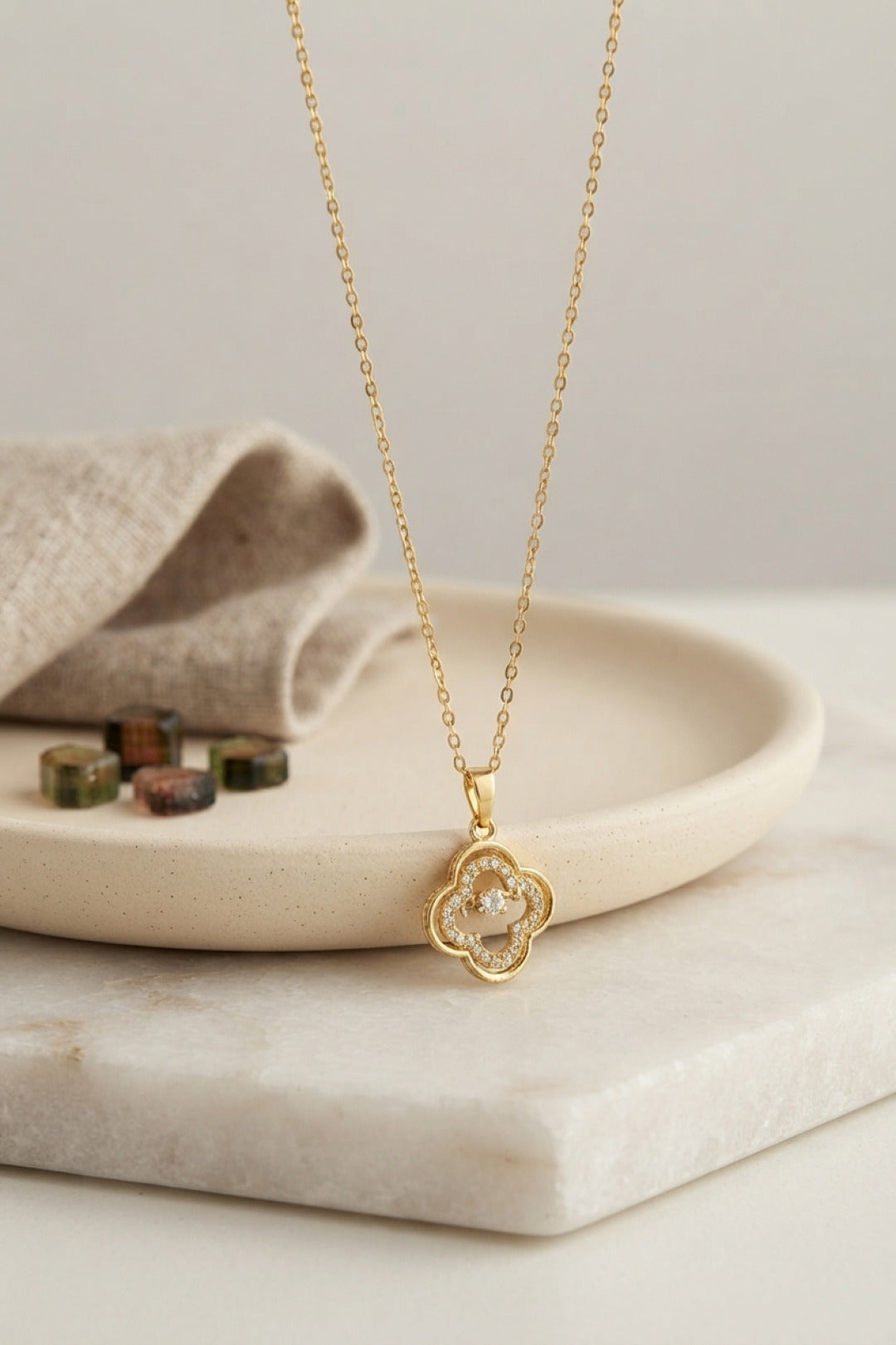 ZEVRA Zincirli Zirkon Yonca Kolye – Gold