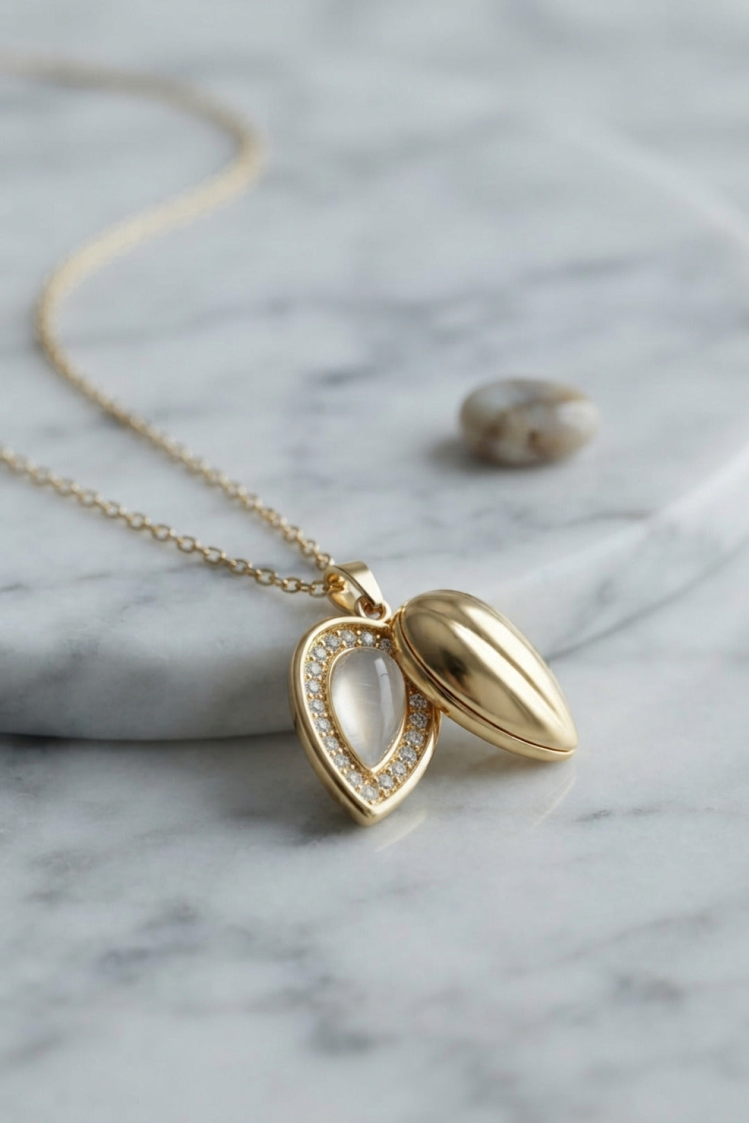 ZEVRA Damla Tomurcuk Kolye – Gold