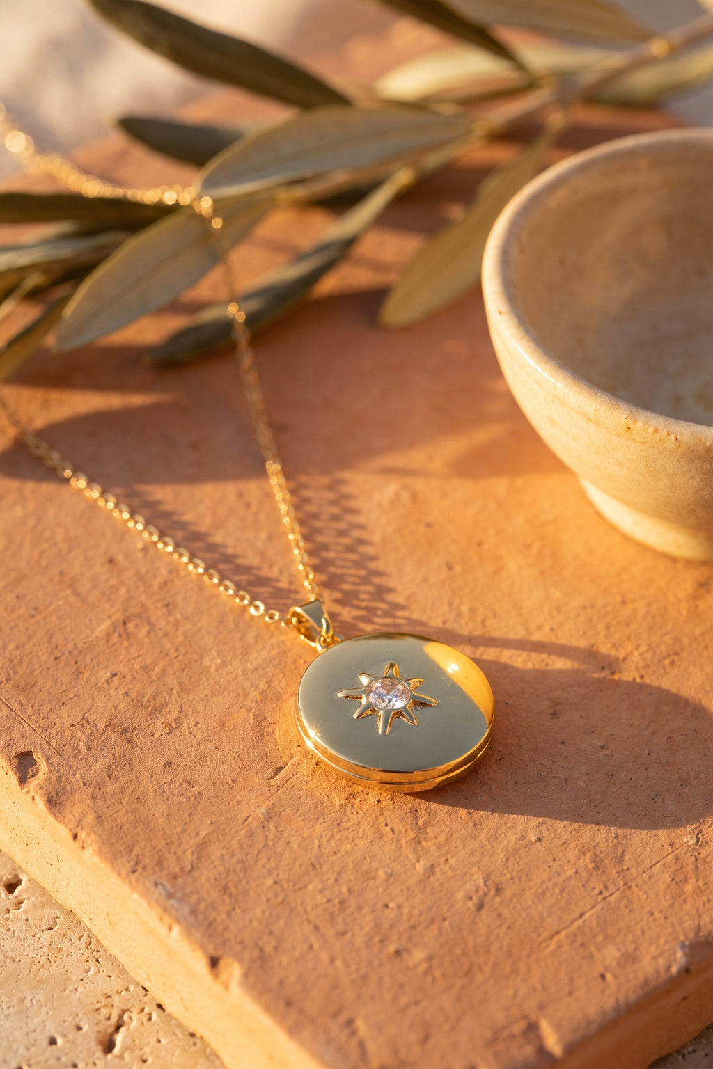 ZEVRA Açılabilir Madalyon Kolye – Gold