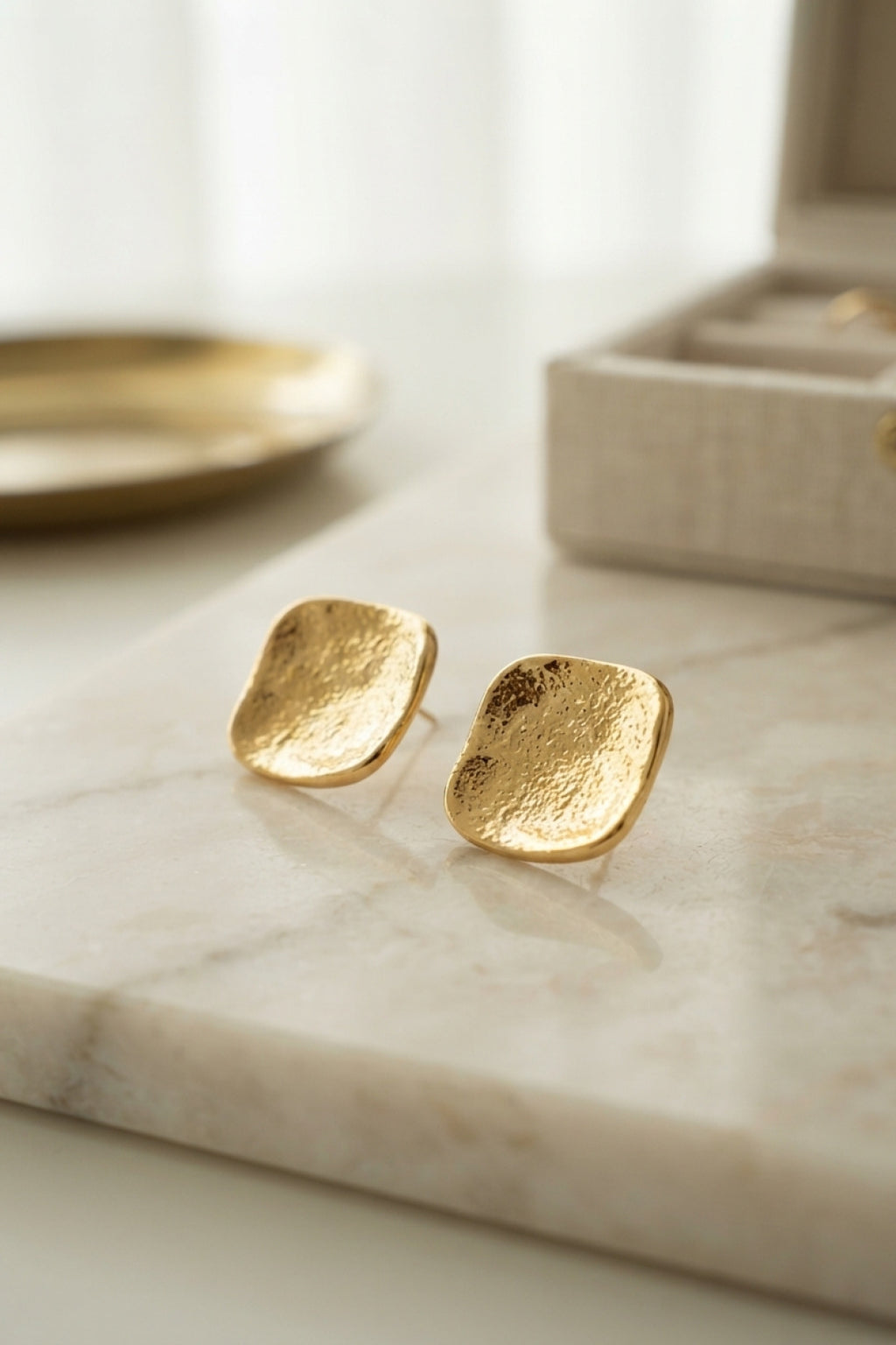 ZEVRA Ters Bombe Küpe – Gold