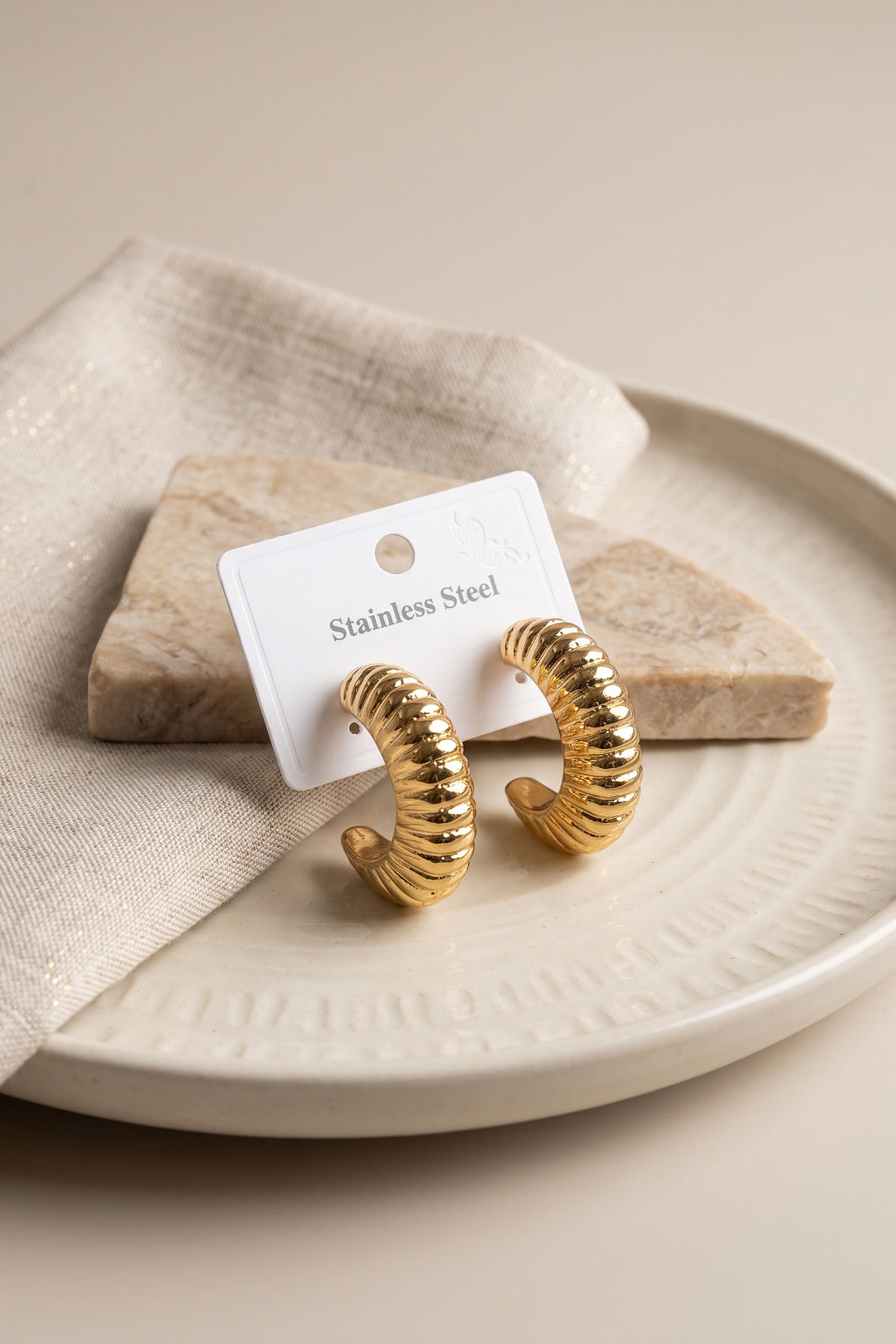 ZEVRA Bombeli Kroasan Küpe – Gold