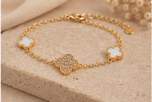 ZEVRA Beyaz Zirkon Yonca Bileklik – Gold - Premium görseli